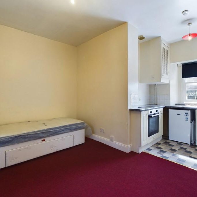 Studio to rent - Photo 1