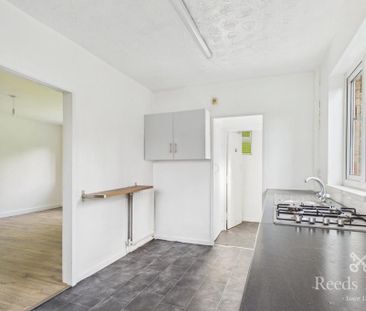 3 bedroom semi-detached house to rent - Photo 6
