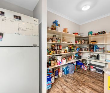 Luxurious Family Home - Photo 6