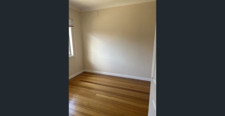 Centrally located family home! - Photo 4