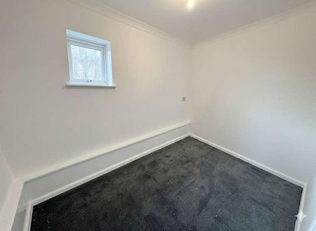 Mayfield Road, Farnborough, GU14 - Photo 5