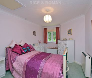 1 Bedroom Apartment, Royston Court – Hinchley Wood - Photo 3