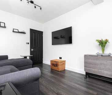 2 bedroom ground floor flat to rent - Photo 2