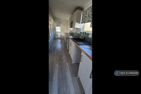 3 bedroom detached house to rent - Photo 3