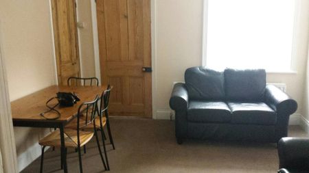 4 bedroom maisonette to rent - Photo 4