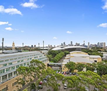 Sunny Parkside Apartment Providing Exceptional Lifestyle Convenience - Photo 1