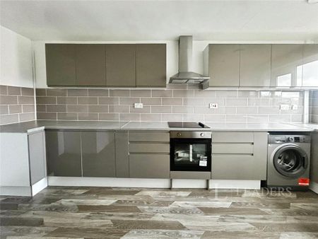 3 bedroom flat to rent - Photo 5