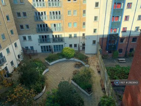 1 bedroom flat to rent - Photo 4