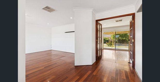 SPACIOUS FAMILY HOME ON LARGE BLOCK – LIGHT, COMFORT & COASTAL CONVENIENCE - Photo 1