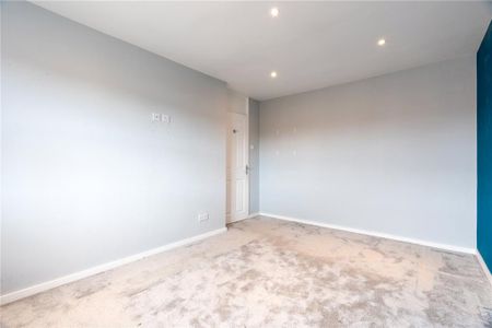 3 bedroom link detached house to rent - Photo 4