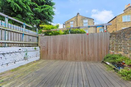 5 bedroom terraced house to rent - Photo 2