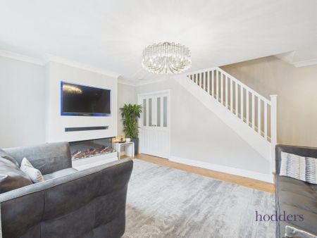 4 bedroom semi-detached house to rent - Photo 4