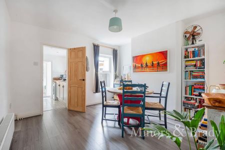 2 bedroom terraced house to rent - Photo 4