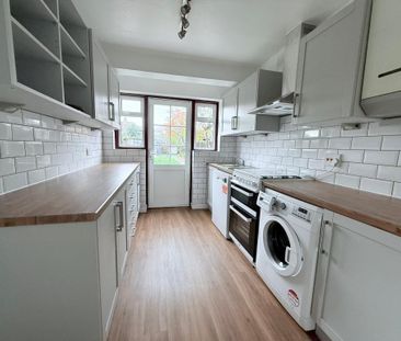 4 bedroom semi-detached house to rent - Photo 4