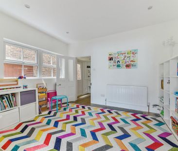 5 bedroom semi-detached house to rent - Photo 2