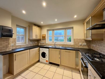 Campbell Fields, Aldershot, Hampshire, GU11 - Photo 4