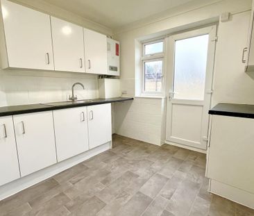 2 bedroom maisonette to rent - Photo 2