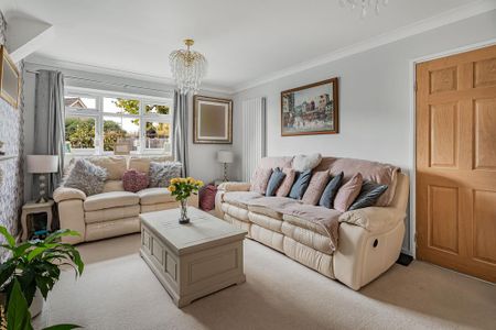 3 bedroom semi-detached house to rent - Photo 3