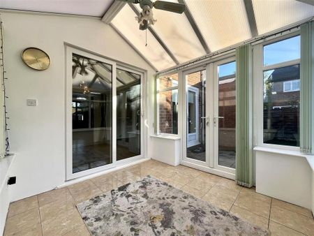 3 bedroom detached house to rent - Photo 3