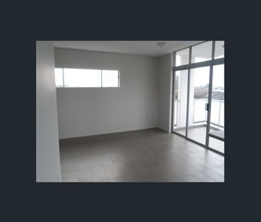 Spacious 2 Bedroom Unit - Photo 4