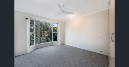 WELL MAINTAINED IN FANTASTIC LOCATION! - Photo 3