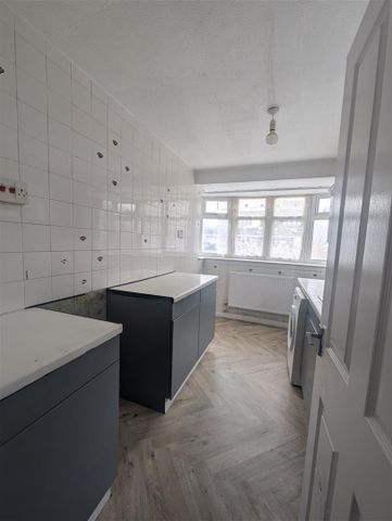 3 Beds - Detached house - - Photo 3