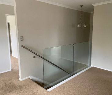 Spacious 5BR Home on Te Atatu Rd - Photo 3