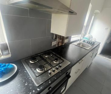 5 bedroom house of multiple occupation to rent - Photo 1