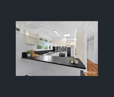 Experience Exquisite Coastal Family Living - Photo 4