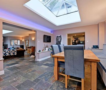 An elegant and spacious family home with exceptional leisure facili... - Photo 6