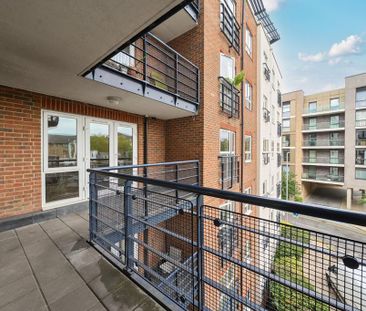 2 bedroom flat to rent - Photo 2