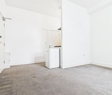 Property to rent - Photo 2