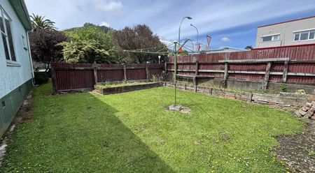 3 Bedrooms in Prime Location - Photo 4