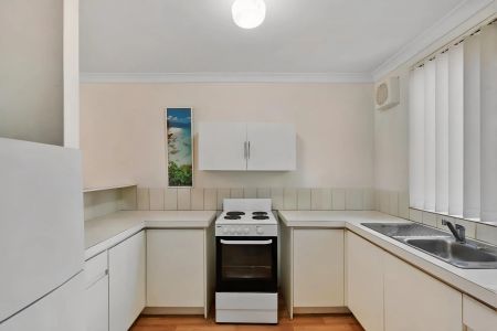 Charming 2-Bedroom Ground-Floor Unit in the Heart of Mandurah - Photo 3