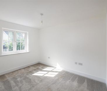 3 bedroom end of terrace house to rent - Photo 2