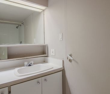 1975 Maisonneuve Blvd West - Photo 1