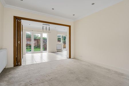 4 bedroom semi-detached house to rent - Photo 3