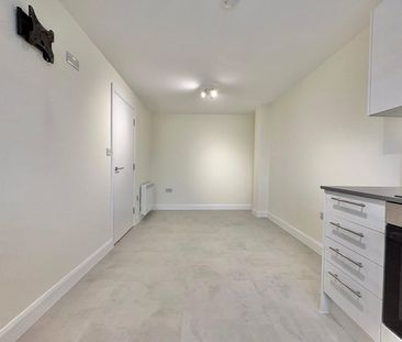 Frimley High Street, Frimley, Camberley, Surrey, GU16 - Photo 6
