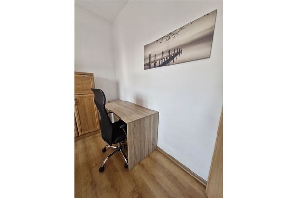 Umeblowany pokój w domu jednorodzinnym - Photo 1