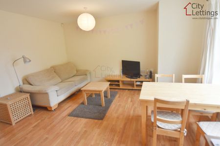 2 Bedroom Flat - Photo 2