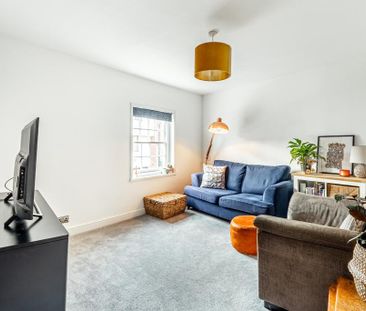 2 bedroom maisonette to rent - Photo 1