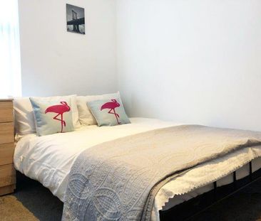 1 bedroom in a house share to rent - Photo 2