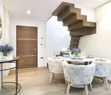 A brilliant one bedroom split level apartment situated on Gilston Road in Chelsea. - Photo 1