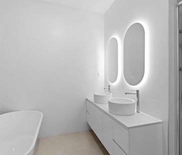 LUXURY LIVING - Photo 2