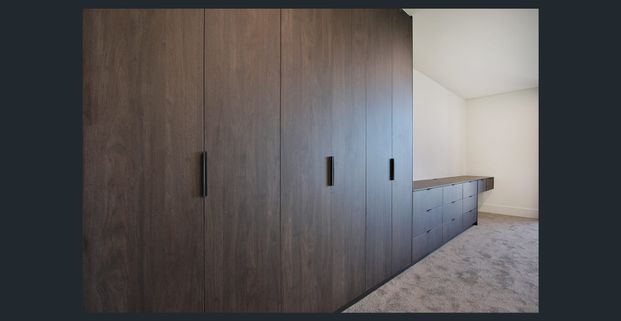 BE IMPRESSED BY STYLE, SPACE & SOPHISTICATION! - Photo 1