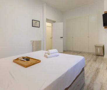 Room in a shared 10-bedroom apartment for rent in Palacio. - Photo 5