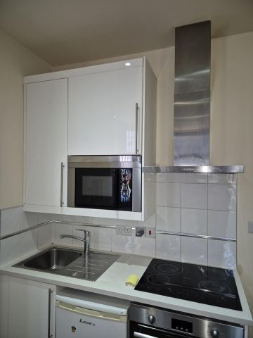 Studio Flat, Balmoral Road, NW2 - Photo 5