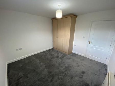 3 bedroom flat to rent - Photo 4