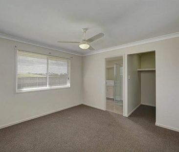 4 Bedroom Modern Home - Photo 2