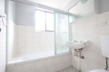 Immaculate 1st Floor Apartment Close to All Amenities - Photo 5